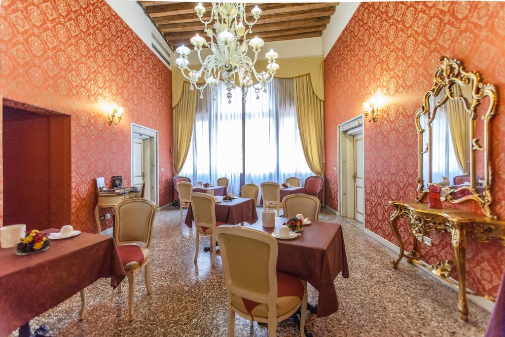 Small Double Room,266404421:JPEG